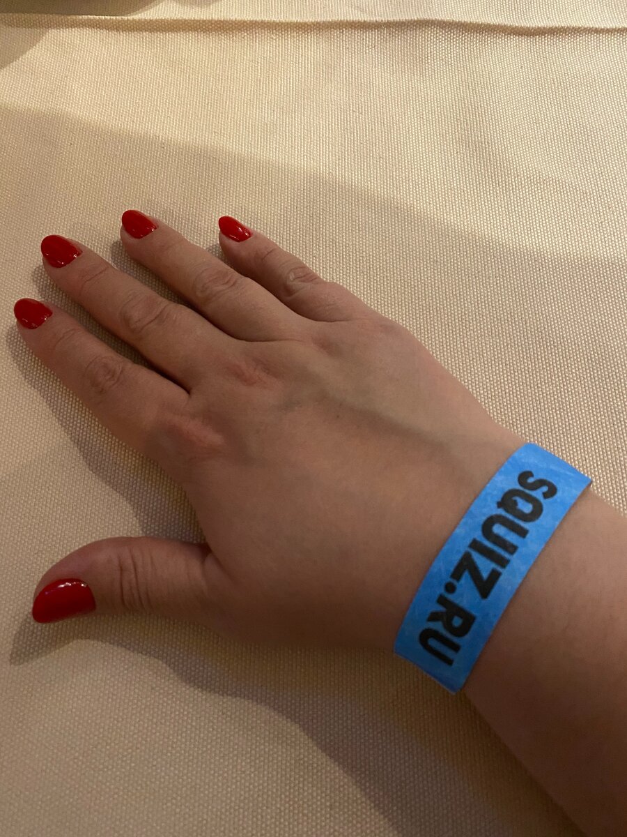 Прям как на дискотеке - браслетик)