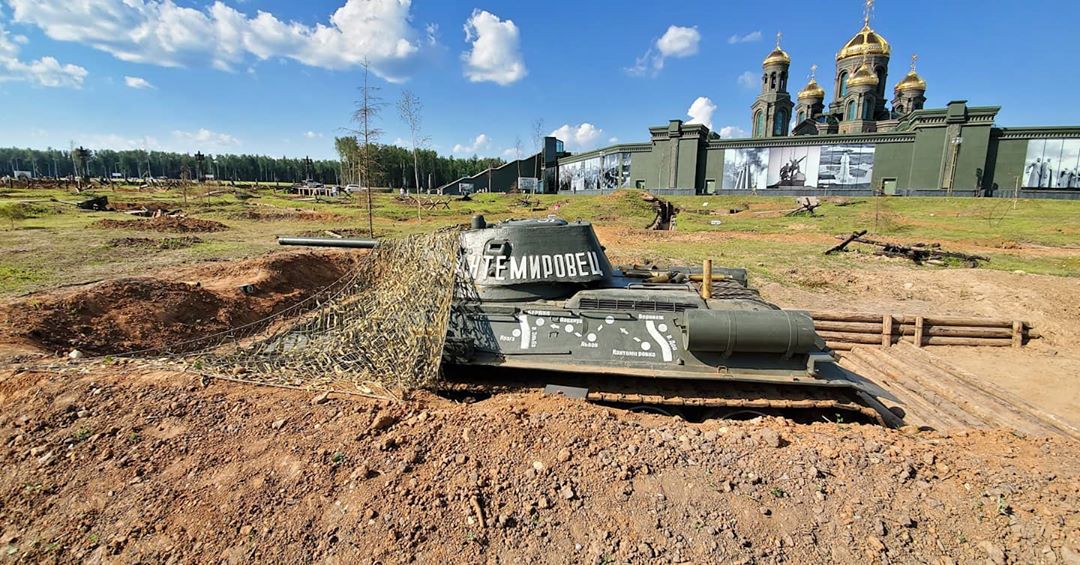 В России главной скрепой становится сакрализация войны?2