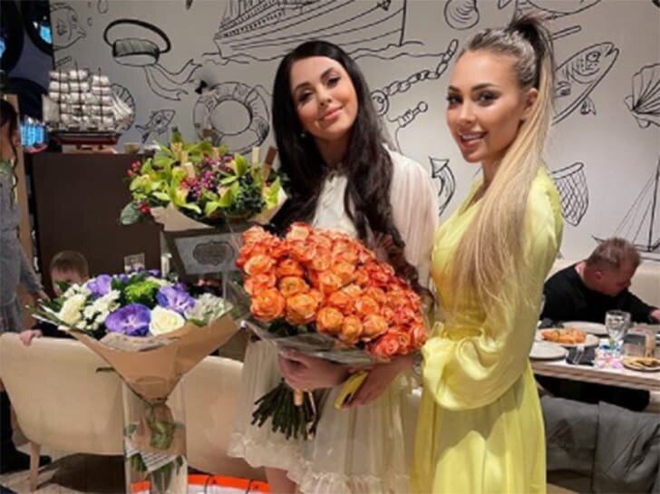 Ольга и Алена Рапунцель. Фото: instagram.com/alenatoffi_official