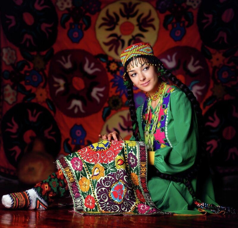 Национальная женская таджикская платья