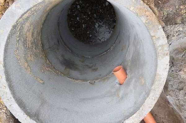 Как убрать грунтовые воды из выгребной ямы?