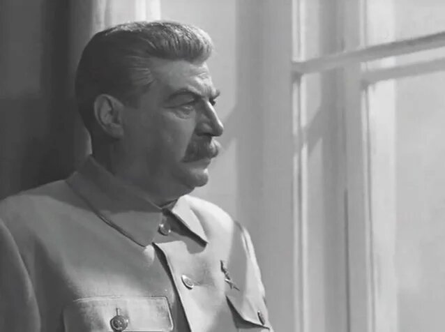 Алексей Дикий в роли Иосифа Сталина в фильме "Сталинградская битва" (1949)