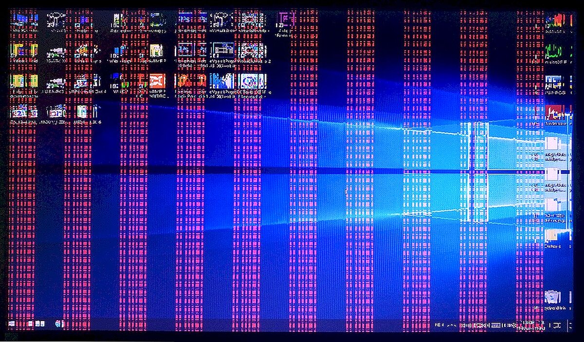 Следить за видеокартой. Артефакты видеокарты АМД. Артефакты на экране. Артефакты на мониторе. Отвал чипа видеокарты.