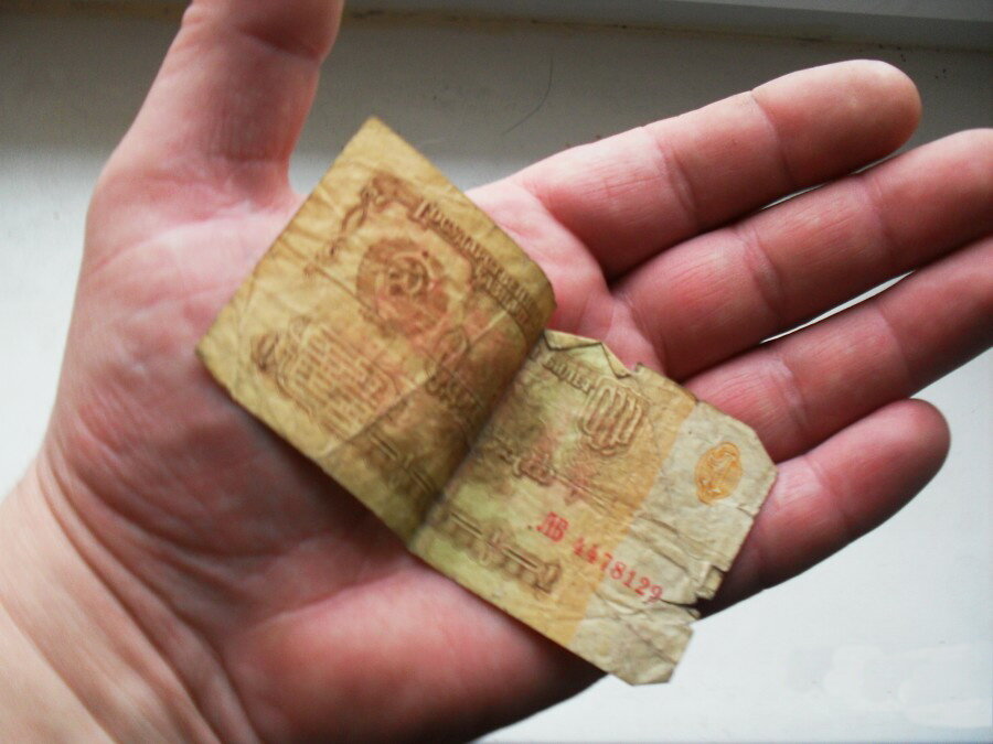 5 рублей в руке