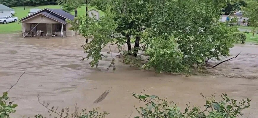 Наводнение погрузило штат Кентукки под воду ntdtv.ru