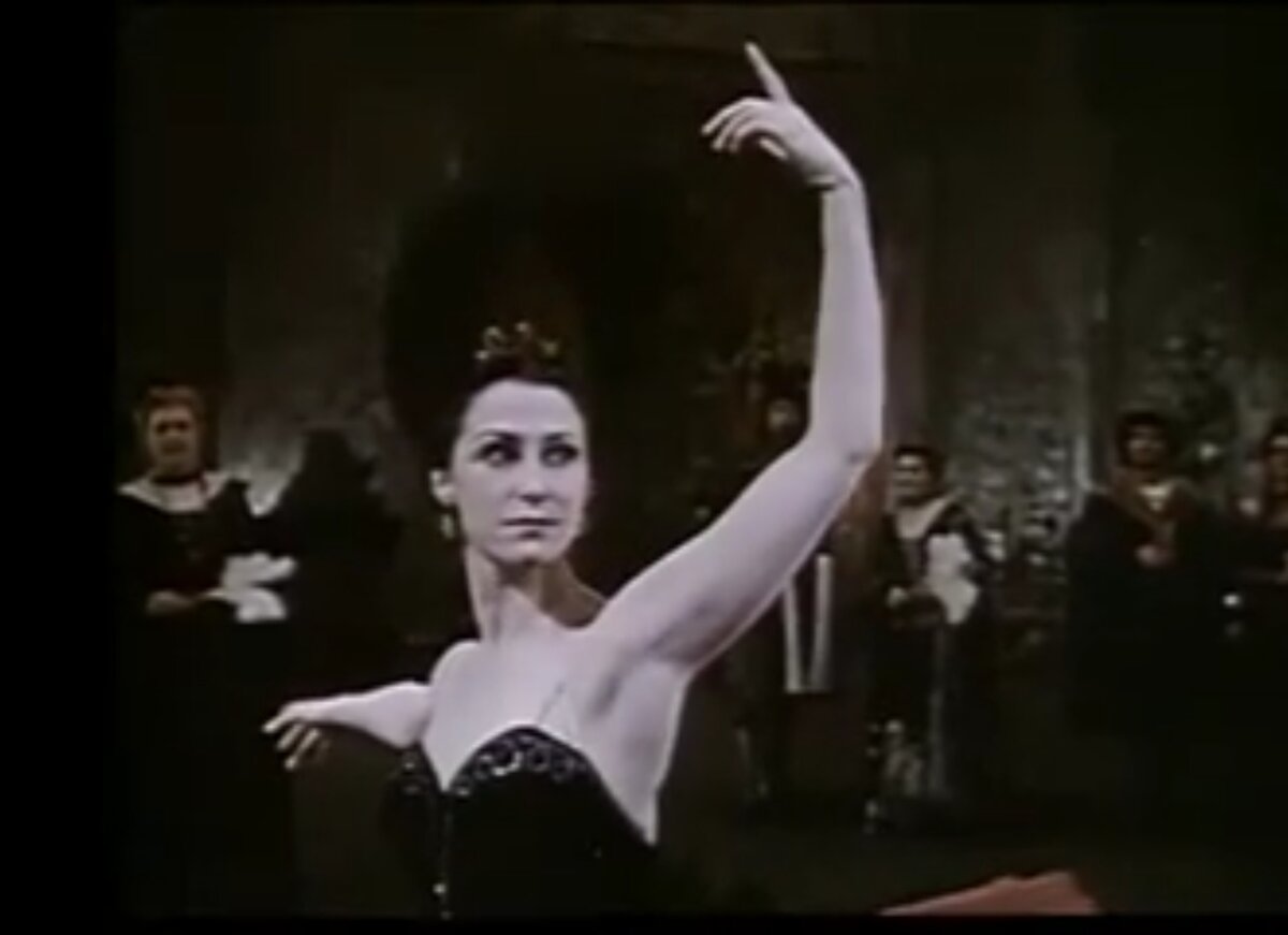 Майя Плисецкая - Одиллия. Скрин. Посмотрите, какая рука!