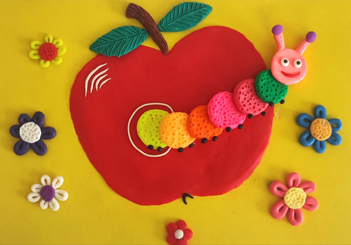 Готовый вариант аппликации из пластилина на цветном картоне " Яблоко и разноцветная гусеница"