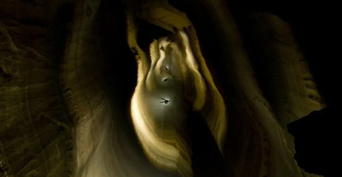 Страшные звуки в пещерах