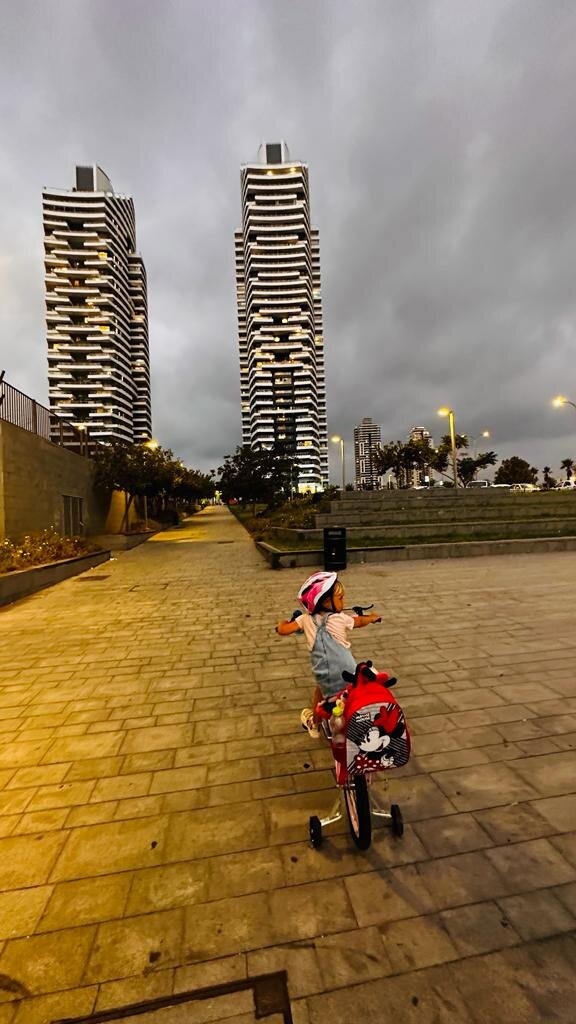 Дочка присматривает новое жилье)