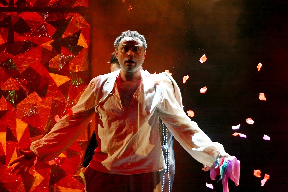 Парфюмер спектакль спб. Андрей носков парфюмер. Спектакль парфюмер носков. Парфюмер спектакль москва. Парфюмер спектакль самара.