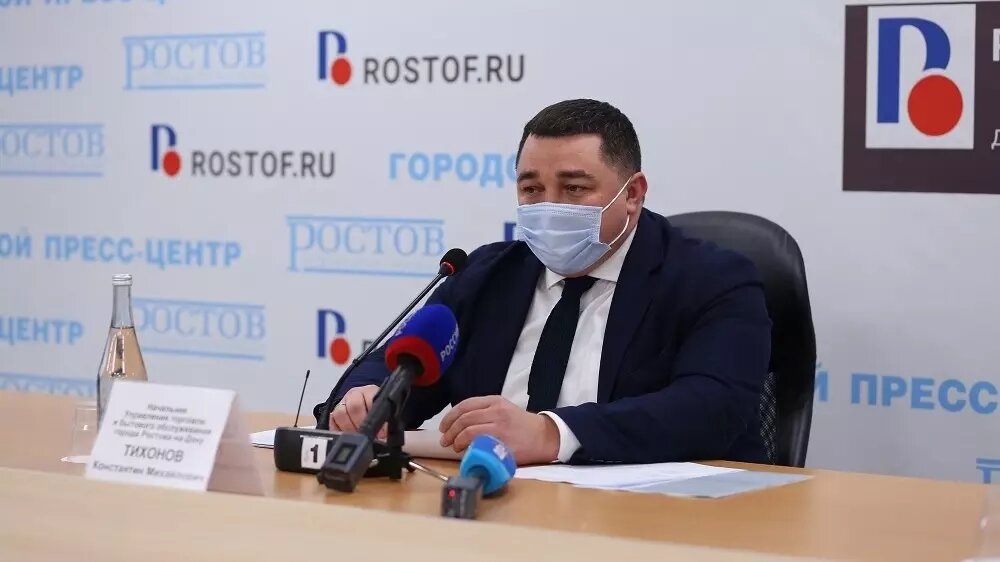     Экс-главу управления торговли Ростова Константина Тихонова заключили под стражу в деле о превышении должностных полномочий, сообщили в пресс-службе судов региона.