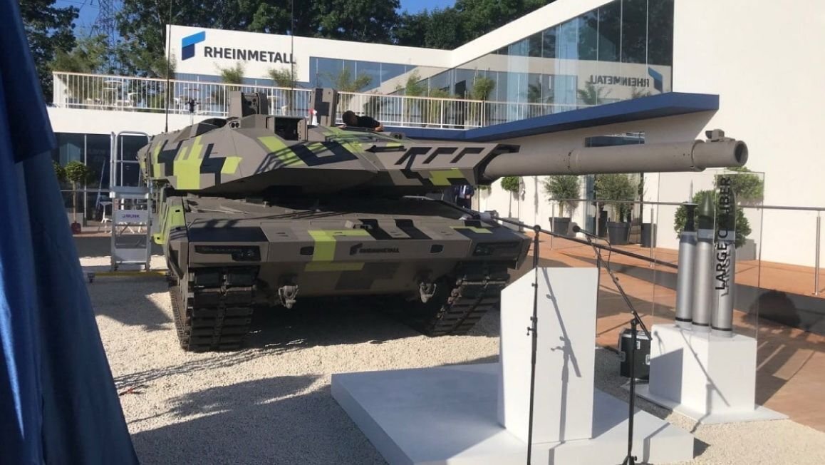Новейший немецкий танк KF51 Panther в экспозиции концерна Rheinmetal. Фото из открытых источников