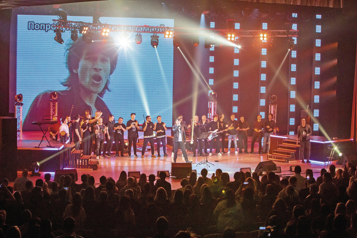 Фанаты Цоя                                                                                    Автор- Азалия Балгазина