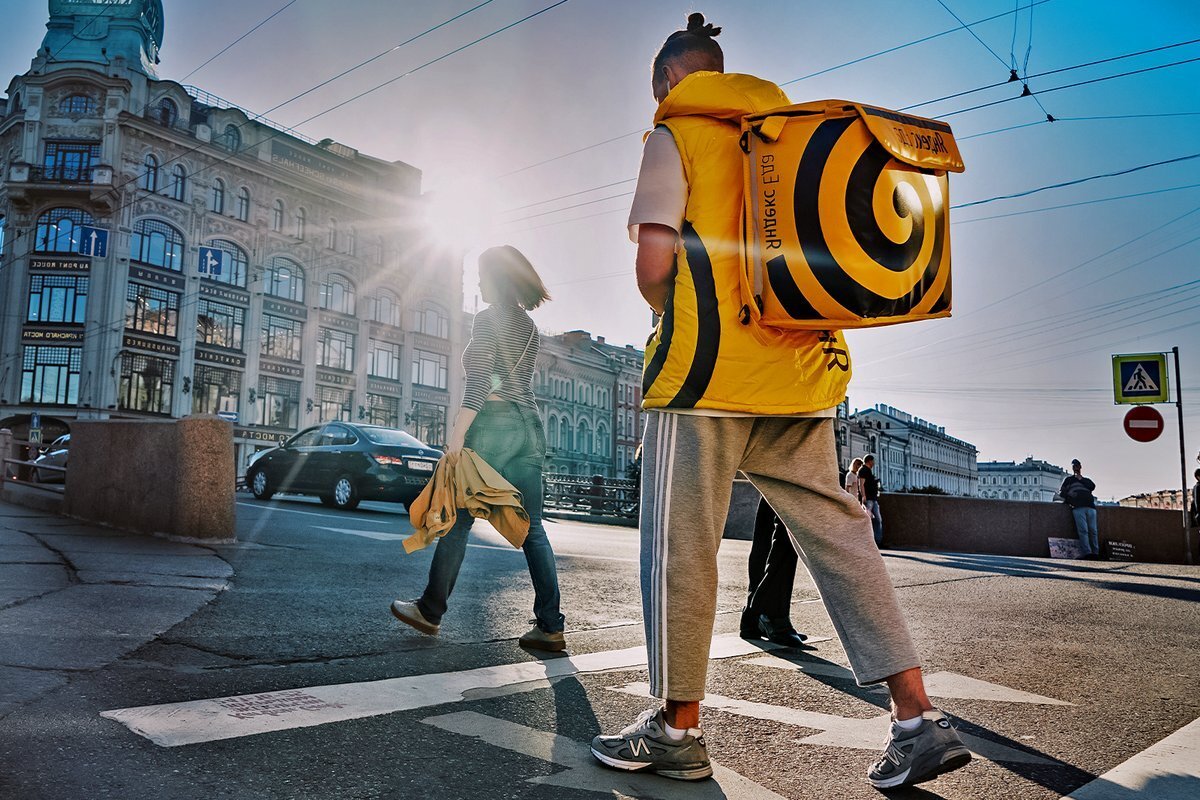 Стоит ли устраиваться на работу в Яндекс Еду (плюсы и минусы из опыта работы курьера)