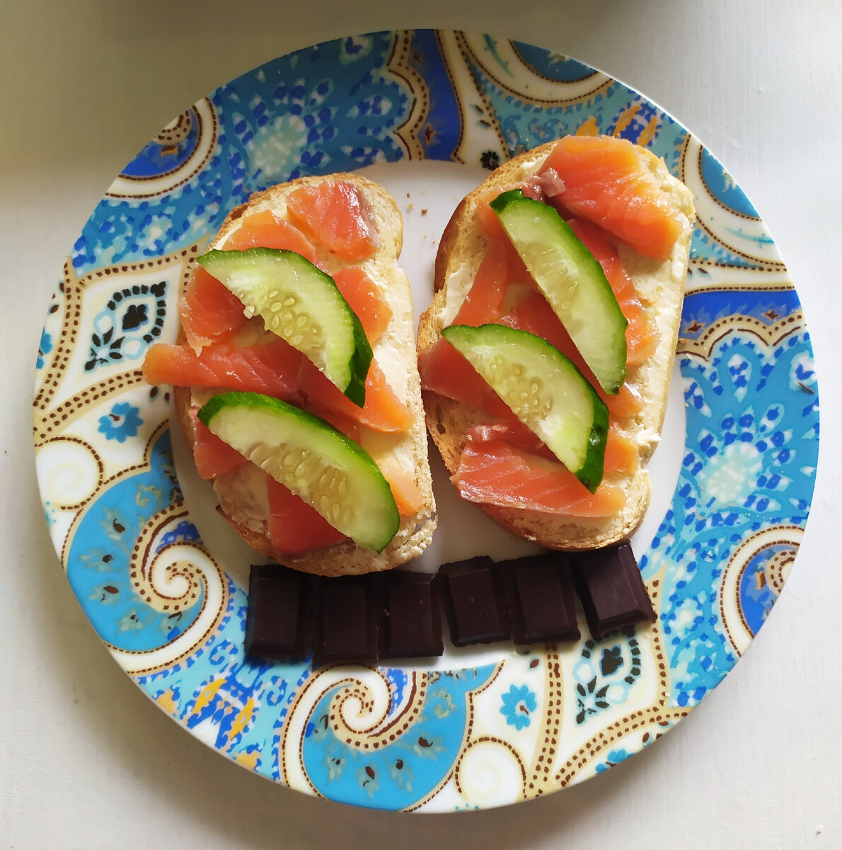 Шоколад от "Зелёной Линии" на меду, фигня, мне не вкусно.