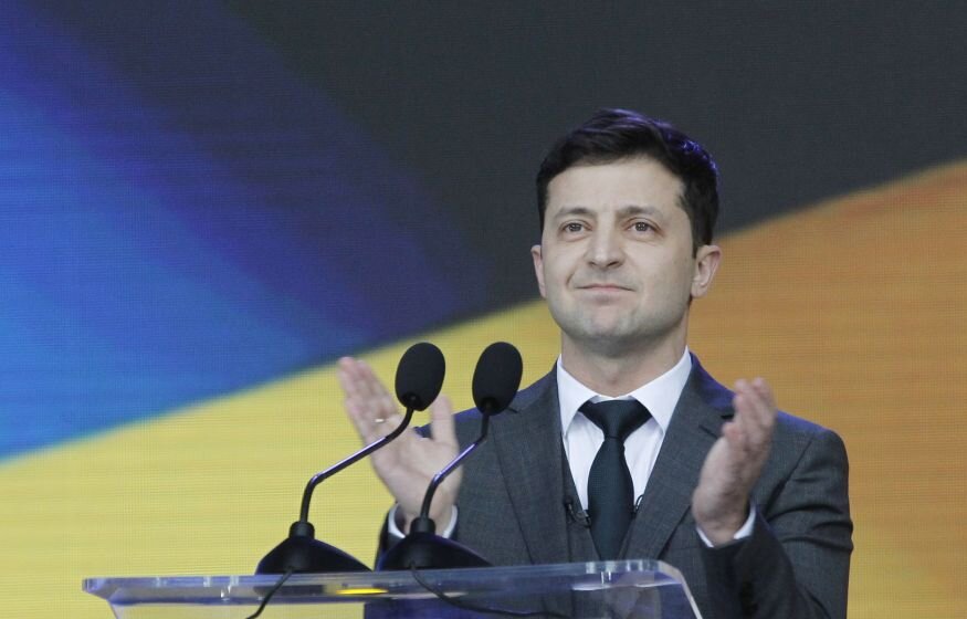    Премьер Люксембурга Беттель велел Зеленскому замолчать, использовав неприличный жест