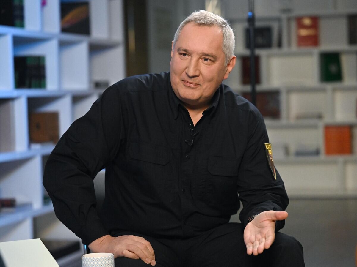    Руководитель группы военных советников "Царские волки", бывший генеральный директор государственной корпорации по космической деятельности "Роскосмос" Дмитрий Рогозин во время интервью корреспонденту РИА Новости© РИА Новости / Григорий Сысоев