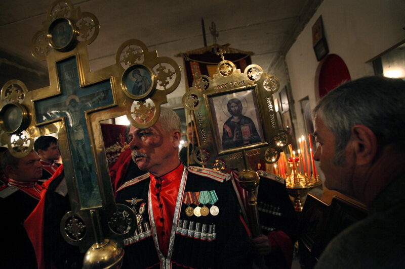 Фото Добрый Человек© Пасхальная служба в казачьем храме Новороссийска.