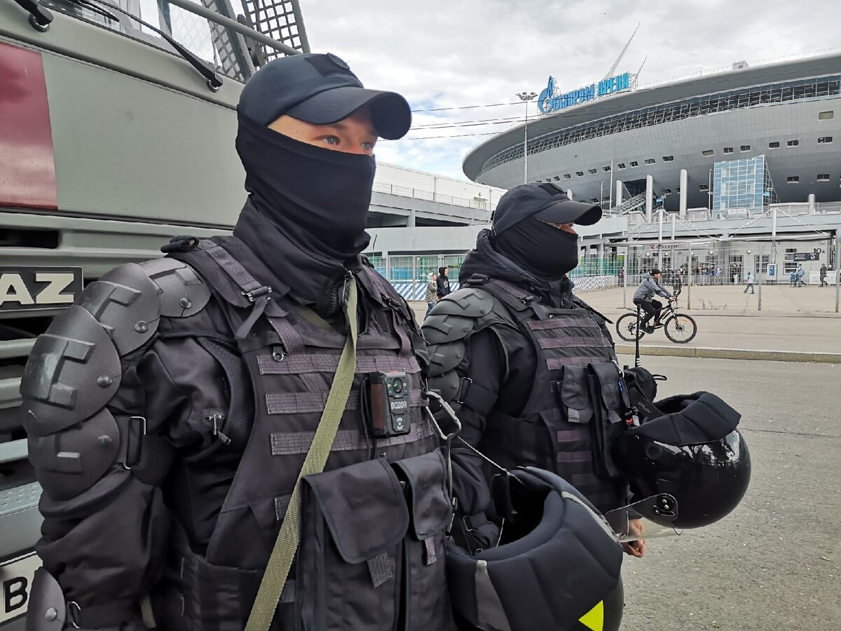 Сотрудники и военнослужащие Росгвардии обеспечили правопорядок во время  матча 