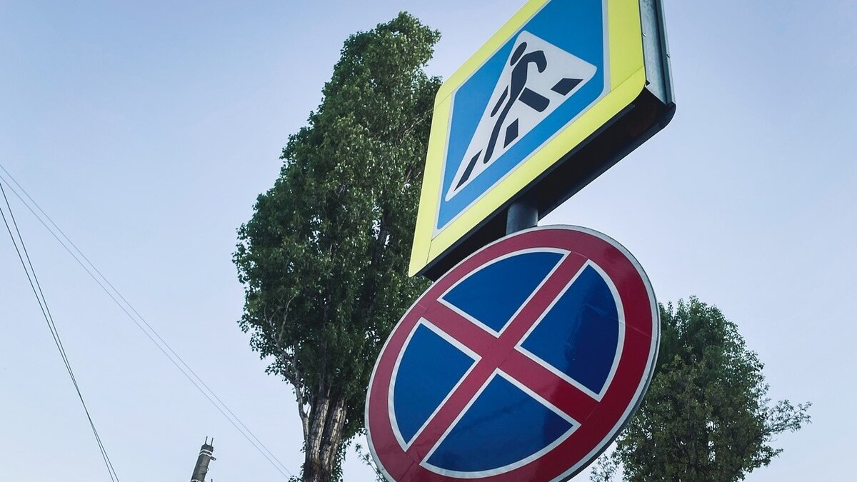     В Уссурийске на перекрестке в районе улицы Вокзальная дамба случилось ДТП с участием трёх автомобилей. В инциденте никто не пострадал, но движение было серьёзно нарушено.