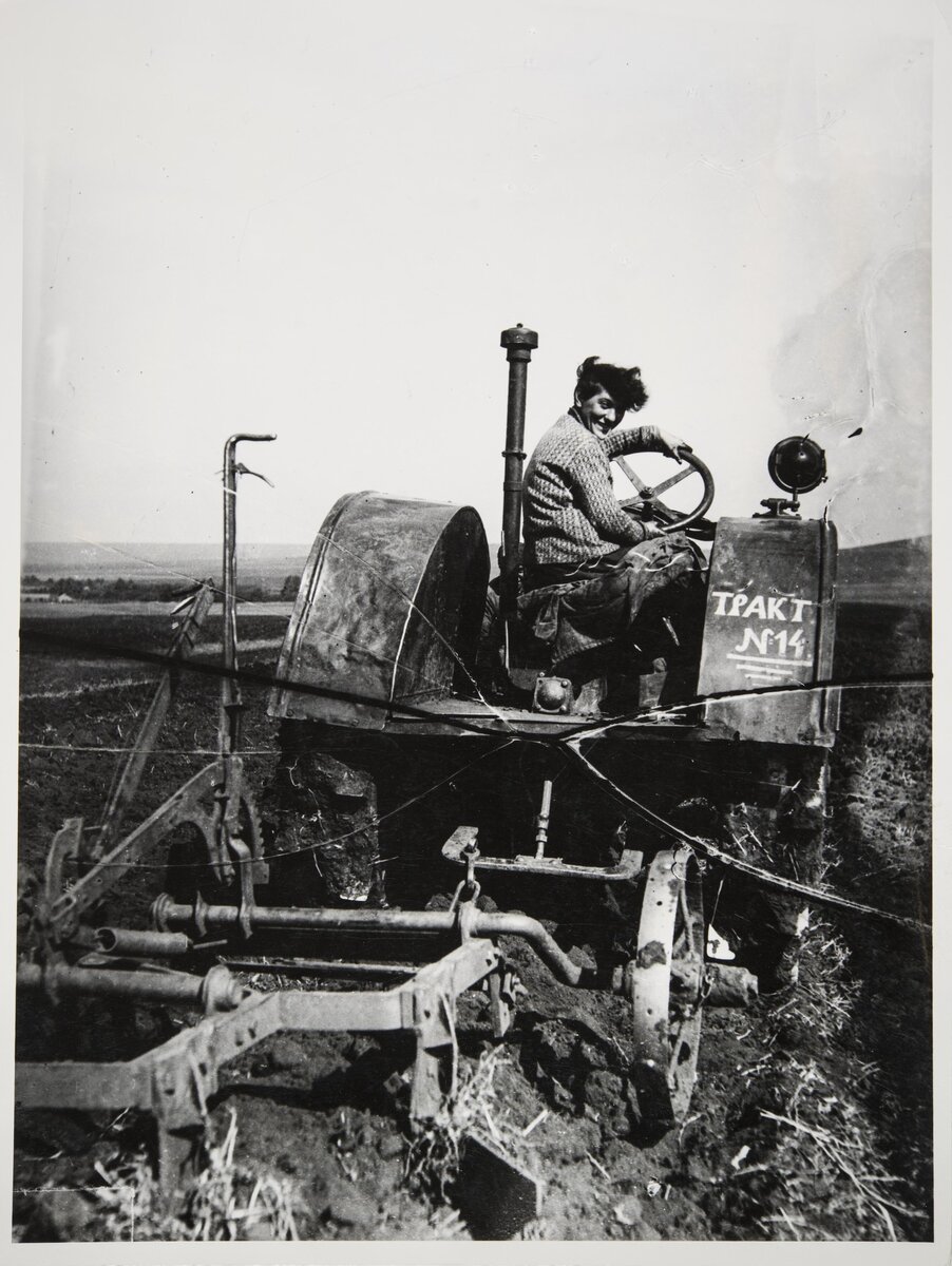 Евгений Халдей. Первая советская трактористка Паша Ангелина