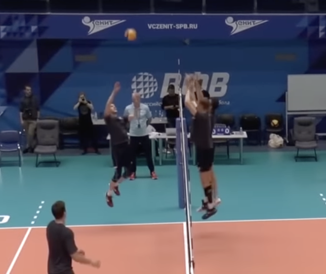опасный удар волейбол