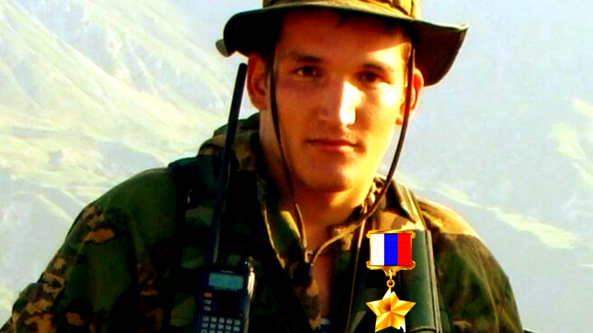 Семёнов Дмитрий Владимирович – начальник штаба – заместитель командира отряда 16-й отдельной гвардейской бригады специального назначения Главного управления Генерального штаба Вооружённых сил Российской Федерации, гвардии майор