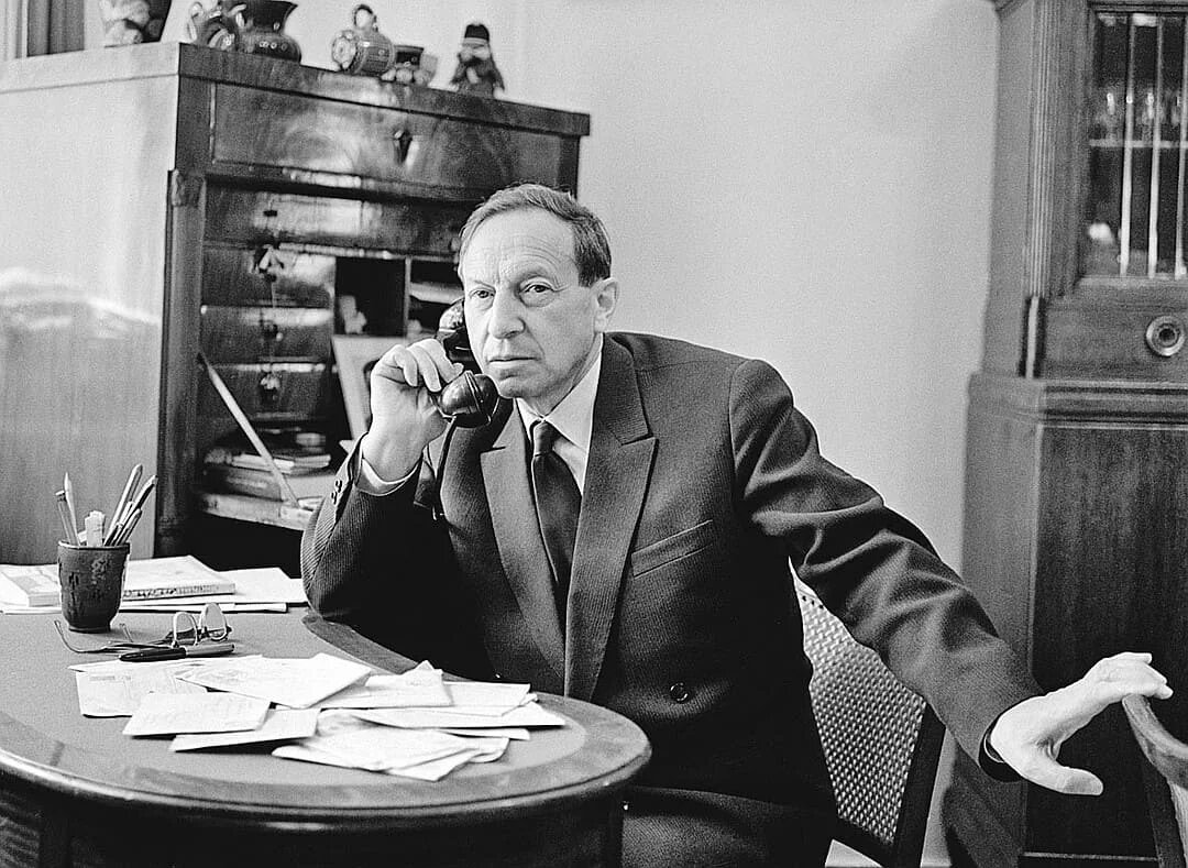 Вениамин Александрович Каверин (19 апреля 1902 - 2 мая 1989 )