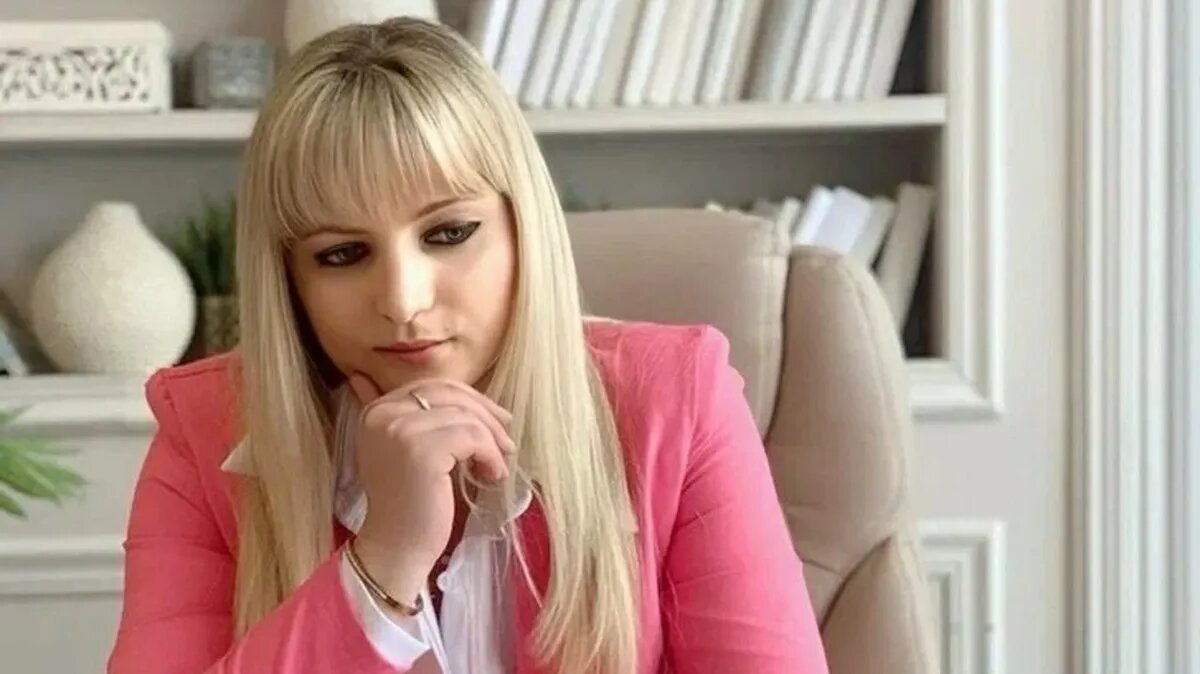 Нумеролог землетрясение джули по. Джули по биография настоящая фамилия и возраст. Джули по 2022. Джули по. Джули по фото.