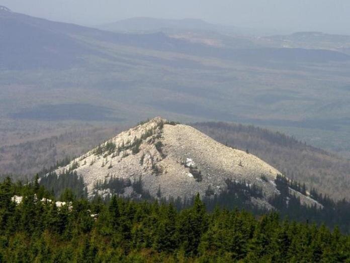 Гора голов. Гора Лызык Камчатка. Лысая сопка Зюраткуль. Сопки Амурской области. Острая сопка Амурская область.