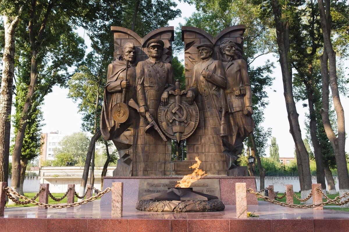 Памятник героям обороны Тулы 1941