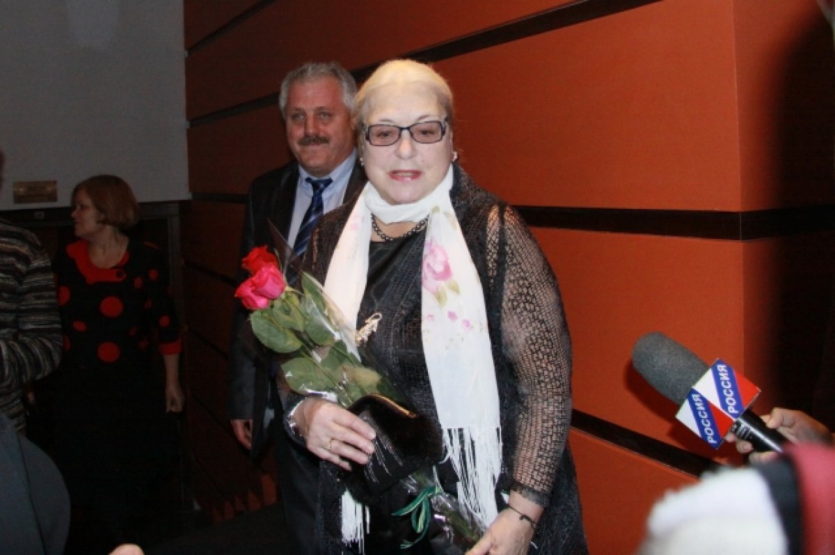    Лидия Николаевна находится под наблюдением медиков с начала июня.