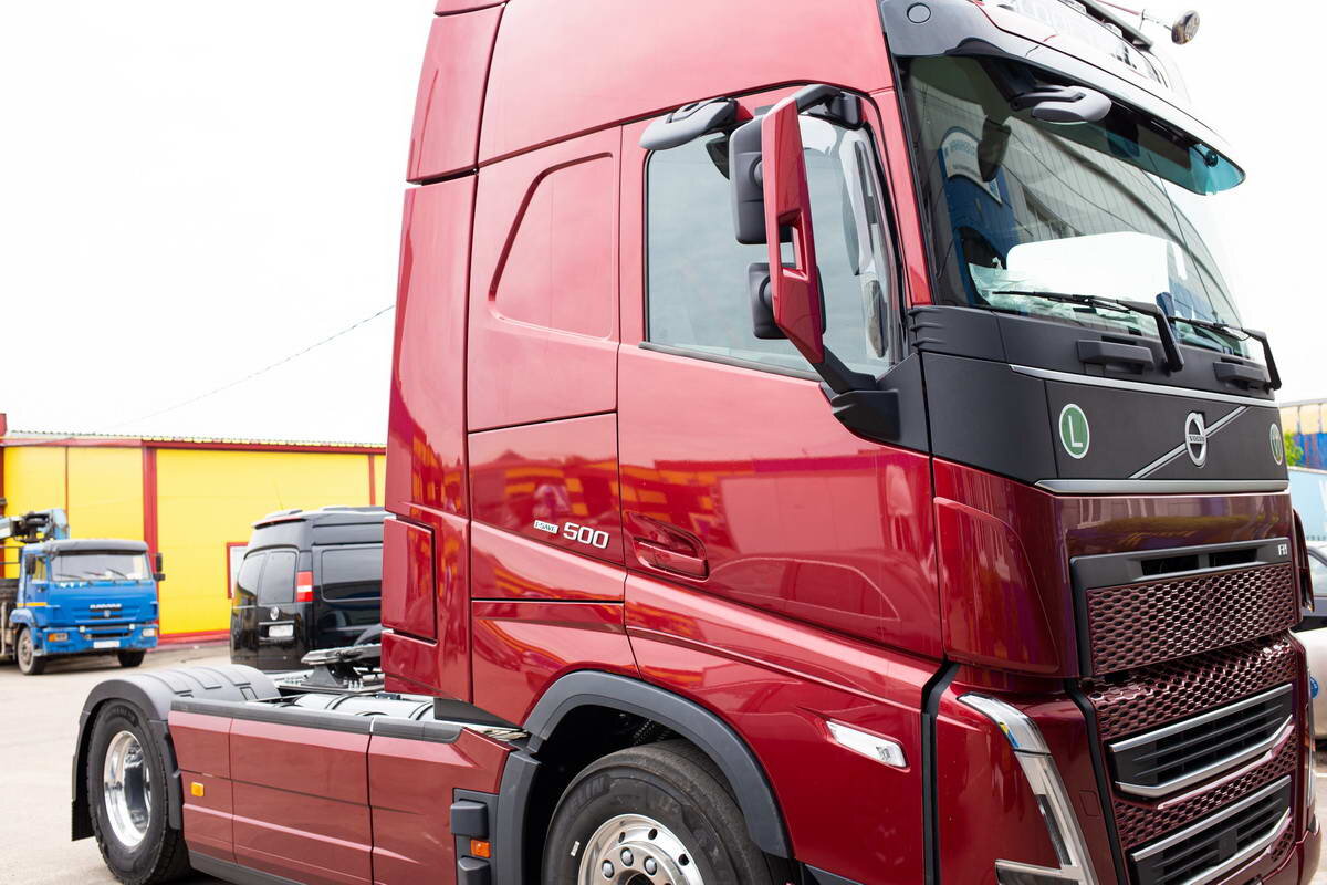 VOLVO FH TRUCK 4X2. Экологический класс EURO 6, год выпуска 2023