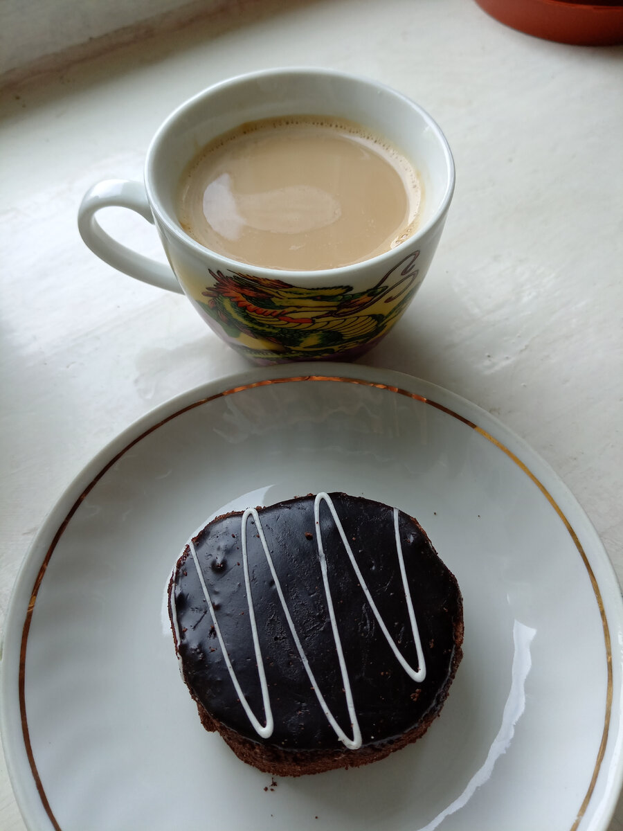 Люблю шоколадные пирожные 😋