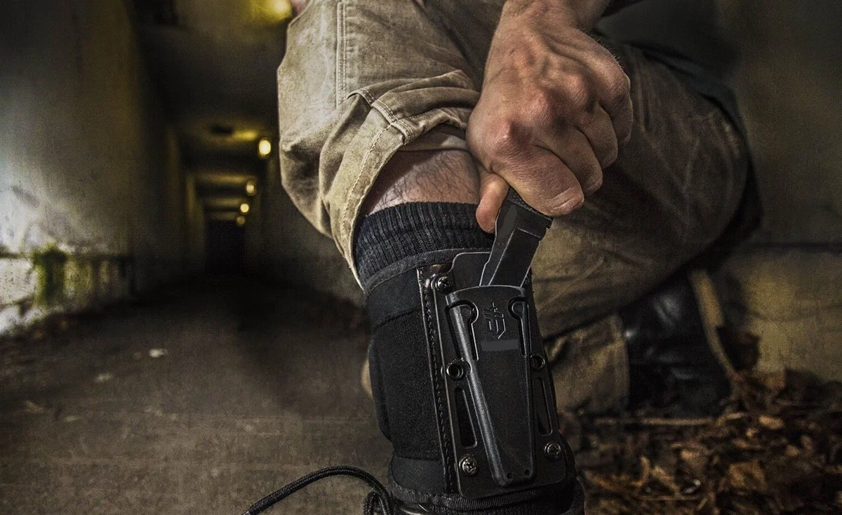 Тактические ножны. Ножны на руку. Нож скрытого ношения. Ношение ножа. Ножны скрытого ношения для ножа.