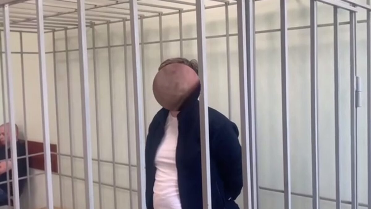     14 июня в Москве задержали организатора красноярской финансовой пирамиды «А2 Консалтинг». Он собирался улететь в Таджикистан, но уже 16 июня Центральный районный суд Красноярска заключил его под стражу на 2 месяца.