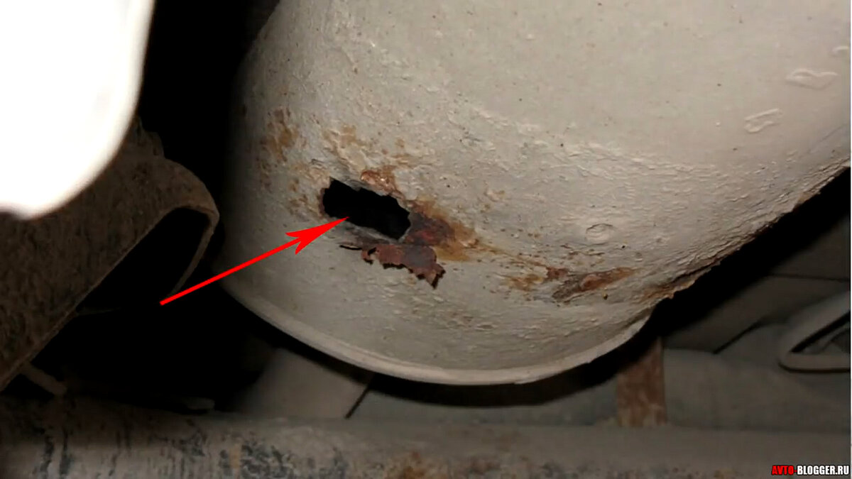 Повреждение мотора и системы выхлопа