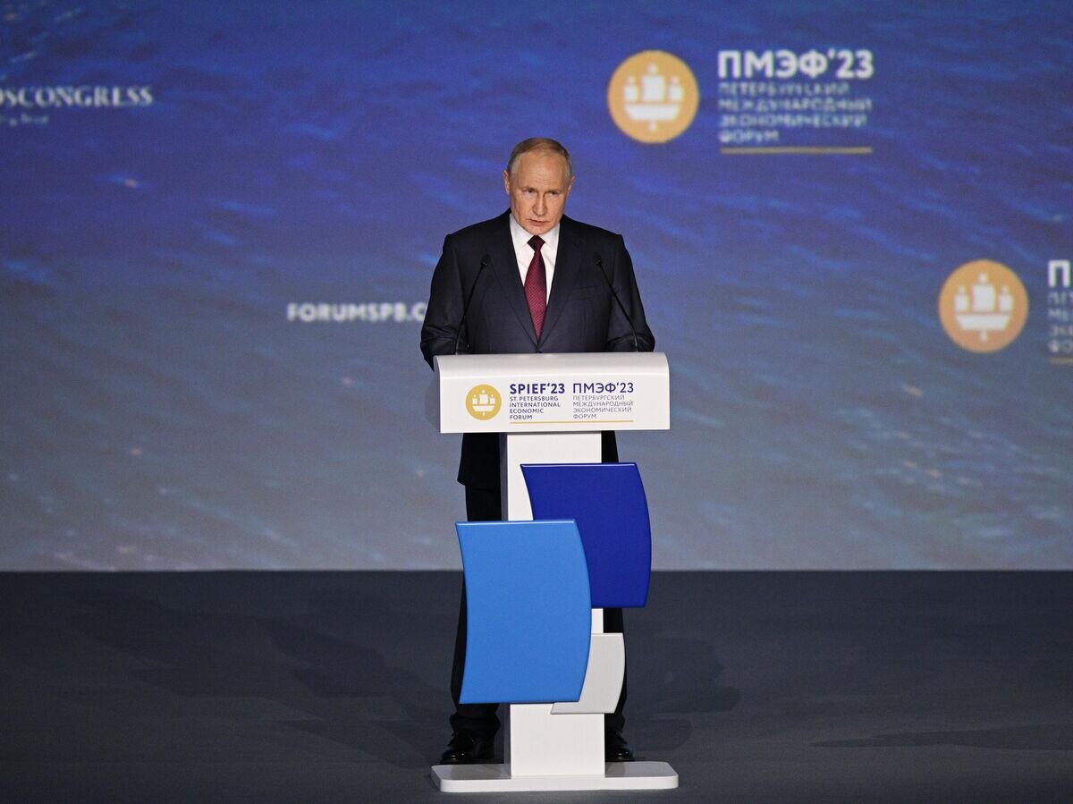    Президент РФ Владимир Путин выступает на пленарном заседании Петербургского международного экономического форума© РИА Новости / Фотохост-агентство