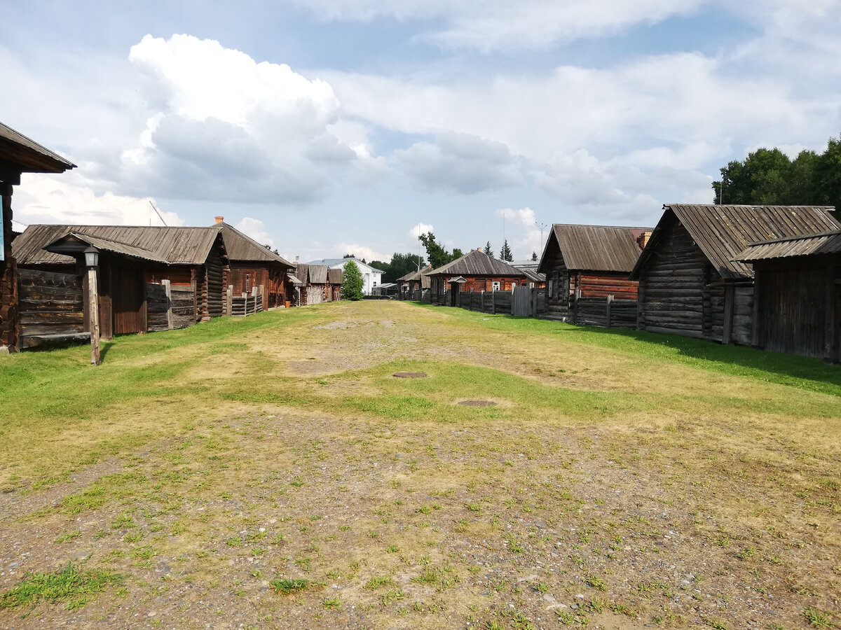 "Главная" улица комплекса. Фото автора.