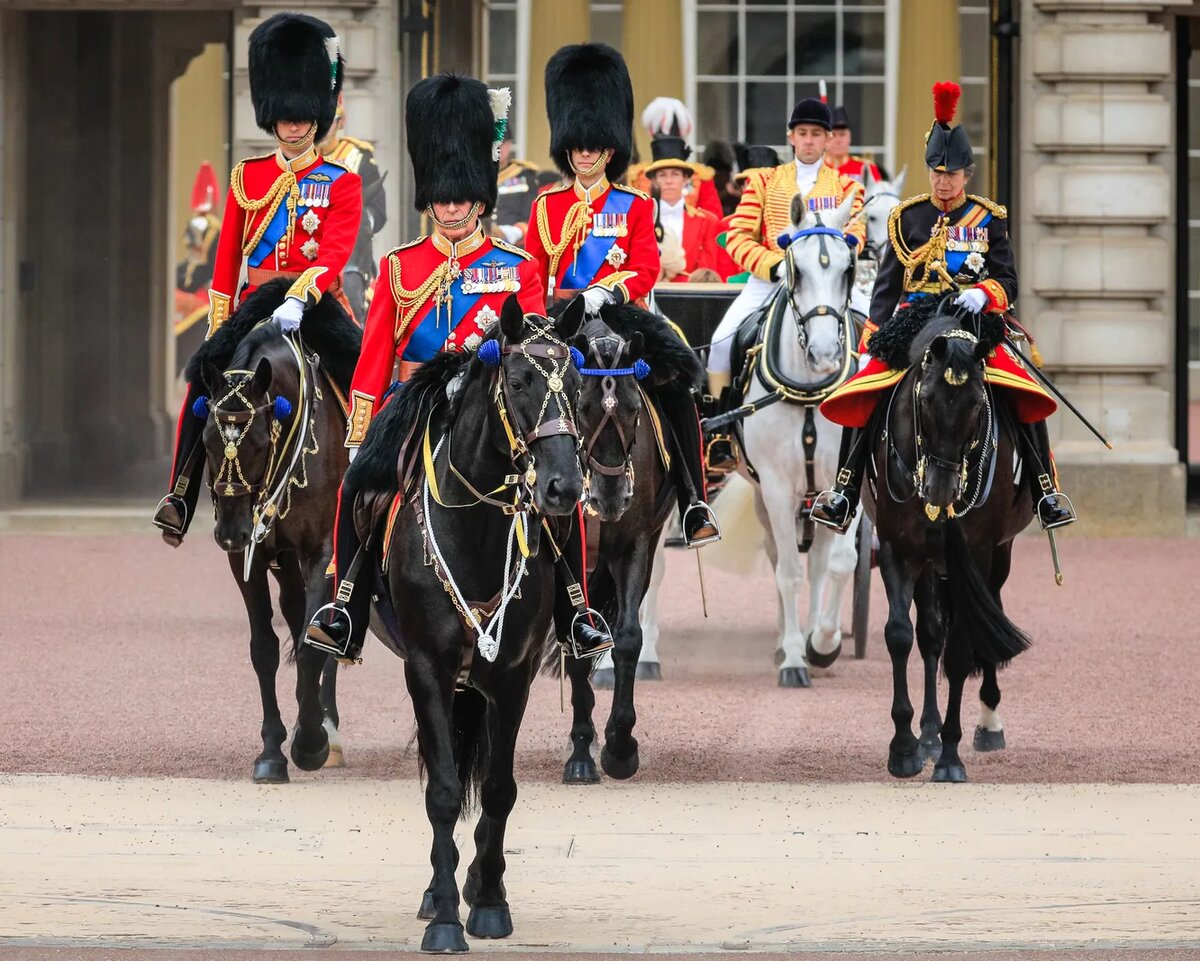 Парад принцесс. Prince William & Kate: Trooping the Colour Parade!.