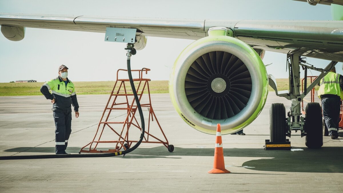     Пилот из Уфы опубликовал в соцсетях видео процесса взлета воздушного судна, а также в деталях рассказал о его этапах.
