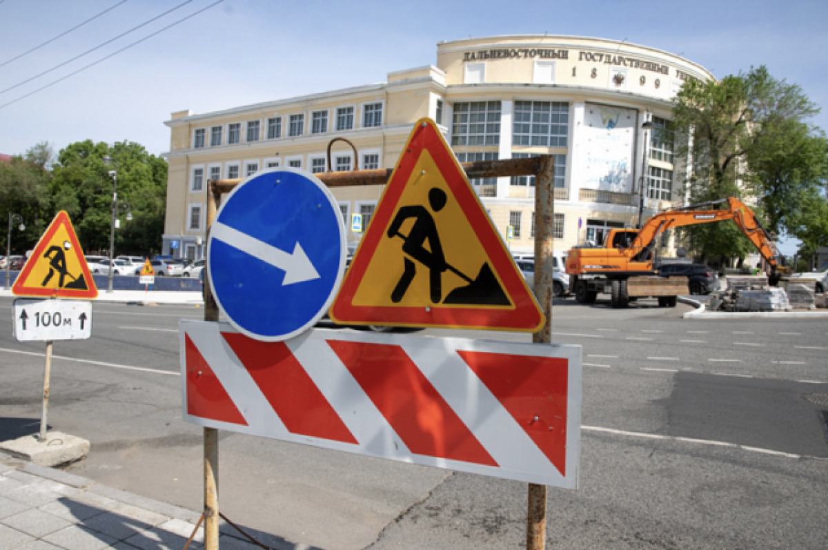    Дорожные службы Владивостока продолжают устранять последствия ливня