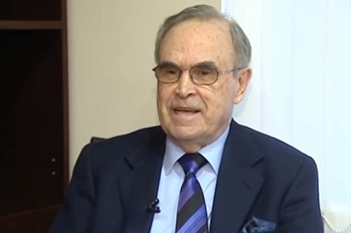    В «Ленкоме» сообщили, что режиссер Глеб Панфилов чувствует себя лучше