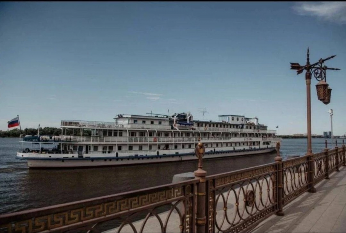    Владельца теплохода, севшего на мель в Астрахани, проверит прокуратура