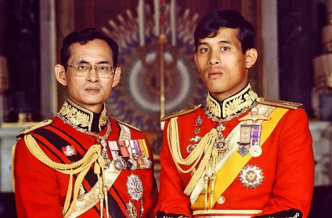 Король Пумипон и Маха Вачиралонгкорн