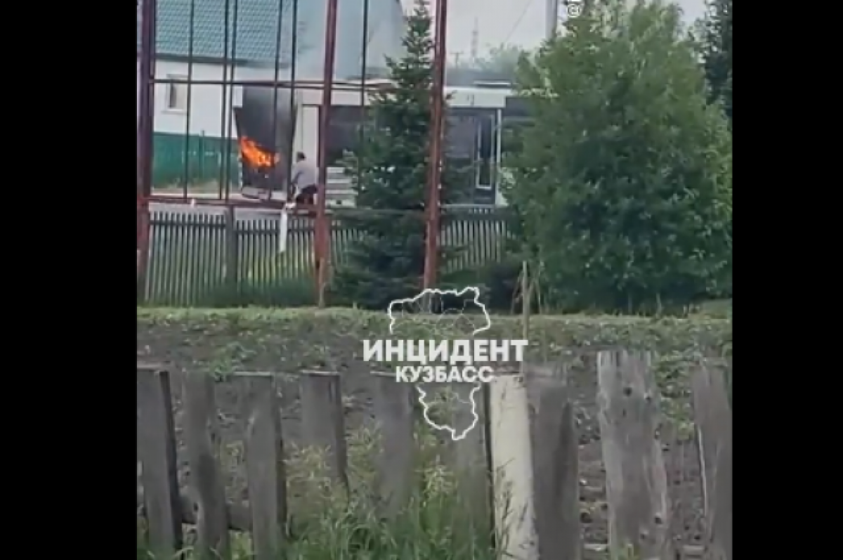    Водитель вовремя успел потушить возгорание.
