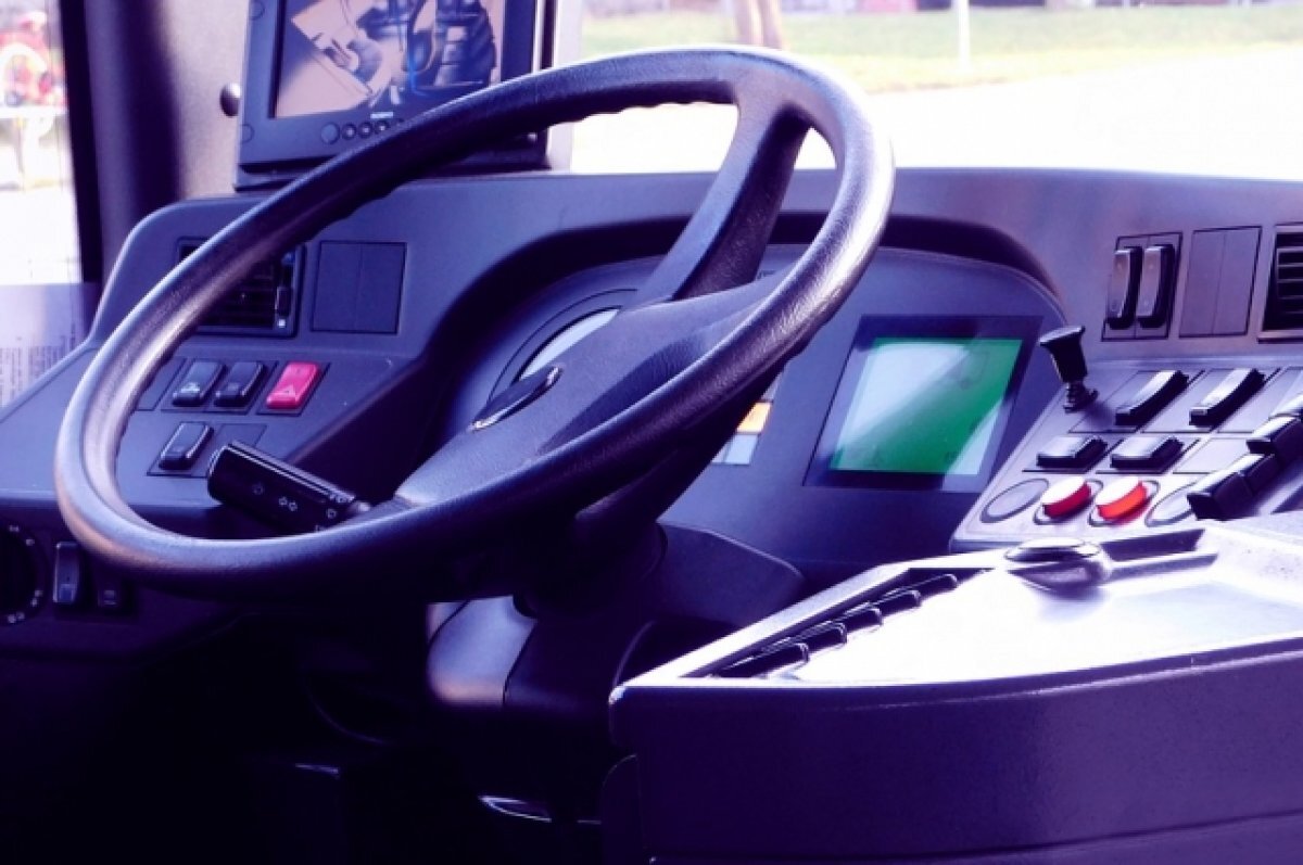    В Курске во время движения загорелся автобус