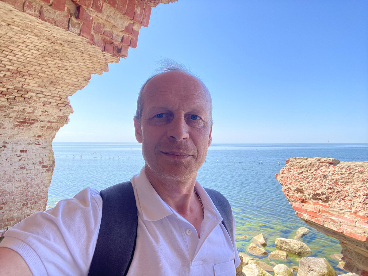 Павел Бочкарев на Балтийской косе в Калининградской области. Фото автора.