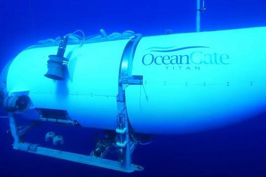    Один из членов экипажа пропавшего на пути к «Титанику» батискафа вышел на связь