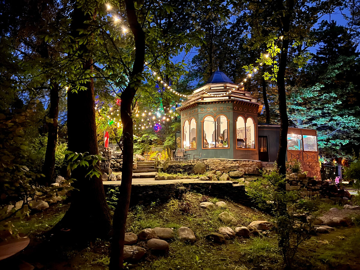 Кафе спрятано в сердце Центрального парка Владикавказа